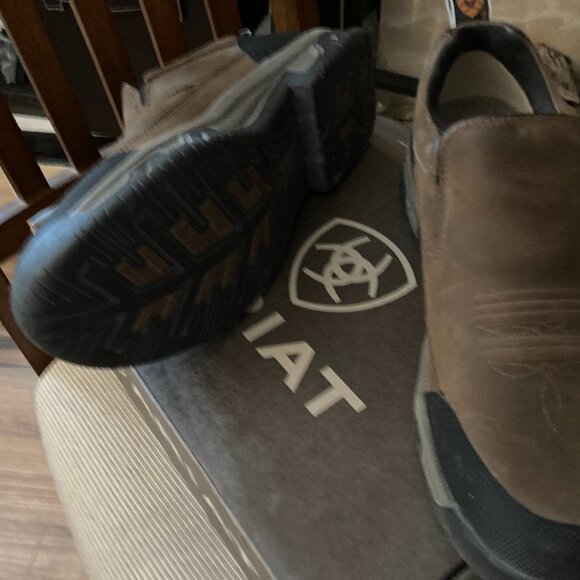 Ariat\'s Rockwood boots.  Distressed Brown size 9, EE wide.